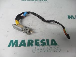 Używane Stacyjka + Kluczyk Peugeot 206 SW (2E/K) 1.4 HDi Cena € 30,00 Procedura marży oferowane przez Maresia Parts
