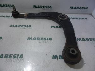 Used Front lower wishbone, left Peugeot 206 SW (2E/K) 1.4 HDi Price € 25,00 Margin scheme offered by Maresia Parts