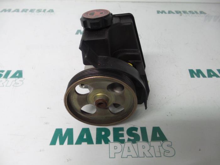 Usagé Pompe de direction Peugeot 206 SW (2E/K) 1.4 HDi Prix € 50,00 Règlement à la marge proposé par Maresia Parts