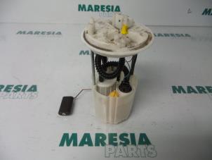 Usados Bomba eléctrica de combustible Fiat Stilo (192A/B) 1.4 16V Precio € 20,00 Norma de margen ofrecido por Maresia Parts
