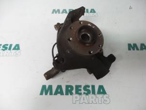 Used Knuckle, front right Fiat Stilo (192A/B) 1.4 16V Price € 30,00 Margin scheme offered by Maresia Parts