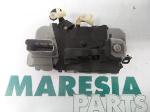 Usagé Serrure portière mécanique 2portes gauche Peugeot 307 (3A/C/D) 2.0 16V Prix € 25,00 Règlement à la marge proposé par Maresia Parts