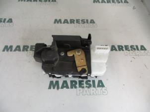 Used Rear door lock mechanism 4-door, left Peugeot 607 (9D/U) 2.0 16V Price € 25,00 Margin scheme offered by Maresia Parts