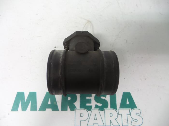 Usagé Débitmètre Alfa Romeo 146 (930B) 1.6 Twin Spark 16V Prix € 35,00 Règlement à la marge proposé par Maresia Parts