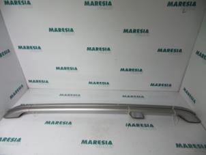 Used Roof rail kit Renault Laguna II Grandtour (KG) 1.9 dCi 120 Price € 50,00 Margin scheme offered by Maresia Parts