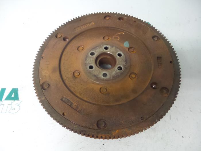 Flywheel from a Peugeot 407 SW (6E) 1.6 HDiF 16V 2005