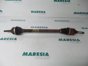 Used Front drive shaft, right Peugeot 207 SW (WE/WU) 1.4 16V Vti Price € 35,00 Margin scheme offered by Maresia Parts