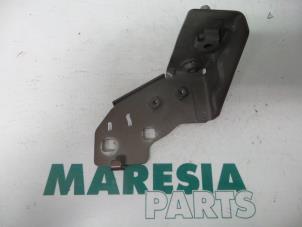 Used Front panel Renault Captur (2R) 0.9 Energy TCE 12V Price € 35,00 Margin scheme offered by Maresia Parts