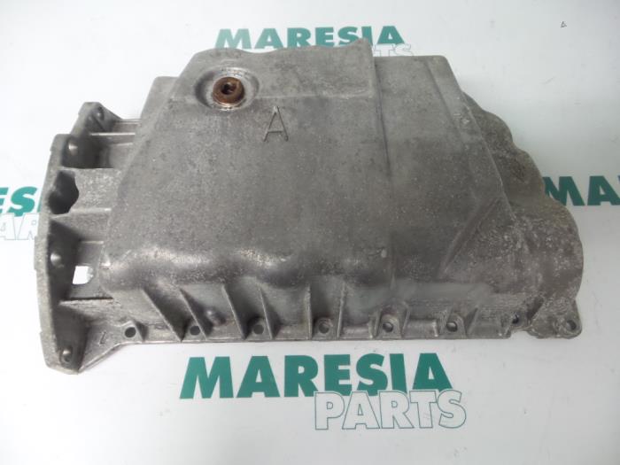 Usagé Couvercle carter Renault Scénic I (JA) 1.8 16V Prix € 30,00 Règlement à la marge proposé par Maresia Parts