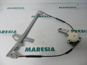 Używane Mechanizm szyby lewej przedniej wersja 2-drzwiowa Peugeot 307 (3A/C/D) 1.6 16V Cena € 50,00 Procedura marży oferowane przez Maresia Parts