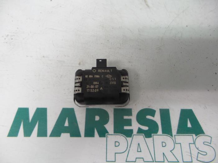 Begagnade Regnsensor Renault Espace (JK) 2.0 16V Turbo Pris € 25,00 Marginaltabell erbjuds av Maresia Parts