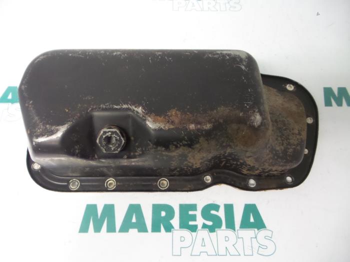 Gebrauchte Ölwanne Peugeot 206 (2A/C/H/J/S) 1.4 XR,XS,XT,Gentry Preis € 25,00 Margenregelung angeboten von Maresia Parts