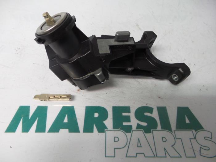 Używane Stacyjka + Kluczyk Alfa Romeo MiTo (955) 1.3 JTDm 16V Eco Cena € 25,00 Procedura marży oferowane przez Maresia Parts