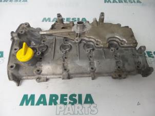 Used Rocker cover Renault Espace (JE) 2.0i 16V Price € 20,00 Margin scheme offered by Maresia Parts