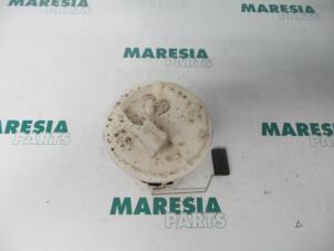 Usados Bomba eléctrica de combustible Fiat Stilo (192A/B) 1.6 16V Precio € 20,00 Norma de margen ofrecido por Maresia Parts