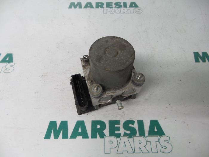 Usagé Bloc ABS Fiat Stilo (192A/B) 1.6 16V Prix € 75,00 Règlement à la marge proposé par Maresia Parts
