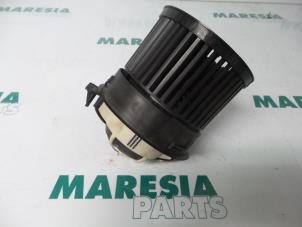 Used Heating and ventilation fan motor Peugeot 308 SW (4E/H) 1.6 HDi 16V FAP Price € 40,00 Margin scheme offered by Maresia Parts
