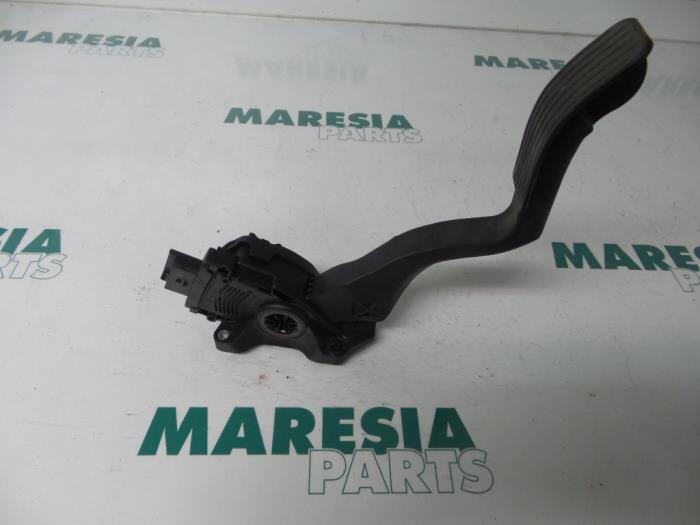Begagnade Gaspedalsensor Peugeot 308 SW (4E/H) 1.6 HDi 16V FAP Pris € 20,00 Marginaltabell erbjuds av Maresia Parts