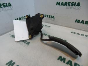 Używane Czujnik polozenia pedalu gazu Renault Megane II (BM/CM) 2.0 16V Cena € 35,00 Procedura marży oferowane przez Maresia Parts