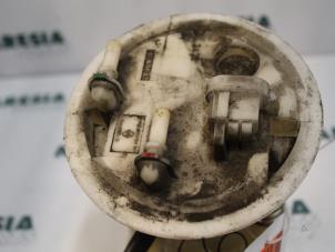 Usados Bomba eléctrica de combustible Renault Scénic I (JA) 2.0 16V IDE Precio € 30,00 Norma de margen ofrecido por Maresia Parts
