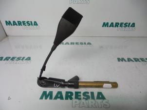 Used Seatbelt tensioner, left Renault Laguna II Grandtour (KG) 2.0 16V Price € 25,00 Margin scheme offered by Maresia Parts