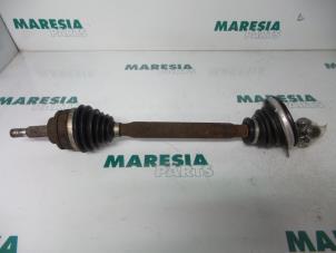 Used Front drive shaft, left Renault Scénic I (JA) 1.8 16V Price € 30,00 Margin scheme offered by Maresia Parts
