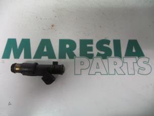 Usados Inyector (inyección de gasolina) Peugeot 807 2.0 16V Precio € 25,00 Norma de margen ofrecido por Maresia Parts