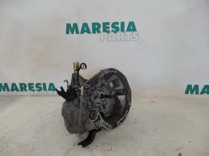 Usagé Boîte de vitesse Renault Laguna II Grandtour (KG) 2.0 16V Prix € 262,50 Règlement à la marge proposé par Maresia Parts