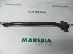 Używane Wahacz dolny prawy tyl Alfa Romeo 156 Sportwagon (932) 2.0 JTS 16V Cena € 25,00 Procedura marży oferowane przez Maresia Parts