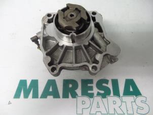 Używane Pompa prózniowa (Diesel) Fiat Croma (194) 1.9 JTD Multijet 16V Cena € 65,00 Procedura marży oferowane przez Maresia Parts