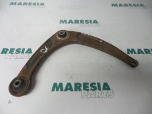 Used Front lower wishbone, right Peugeot 307 Break (3E) 1.6 HDiF 110 16V Price € 25,00 Margin scheme offered by Maresia Parts