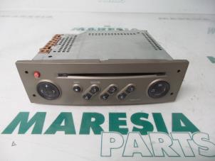 Usagé Radio/Lecteur CD Renault Scénic II (JM) 1.6 16V Prix € 85,00 Règlement à la marge proposé par Maresia Parts
