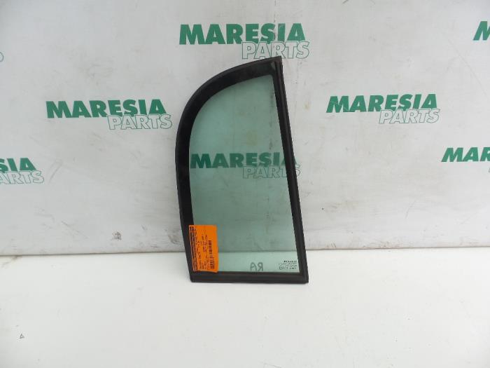 Usados Ventanilla triangular derecha detrás Renault Vel Satis (BJ) 3.0 dCi V6 24V Precio € 65,00 Norma de margen ofrecido por Maresia Parts