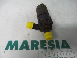 Usagé Pompe à eau Renault Espace (JK) 2.0 16V Turbo Prix € 75,00 Règlement à la marge proposé par Maresia Parts
