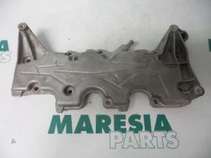 Used Rocker cover Renault Scénic II (JM) 2.0 16V Price € 35,00 Margin scheme offered by Maresia Parts