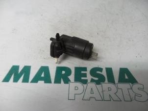 Used Windscreen washer pump Fiat Stilo (192A/B) 1.6 16V Price € 15,00 Margin scheme offered by Maresia Parts