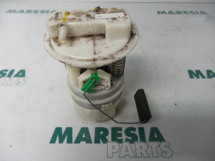 Usagé Pompe à carburant Dacia Logan (LS) 1.6 16V Prix € 50,00 Règlement à la marge proposé par Maresia Parts