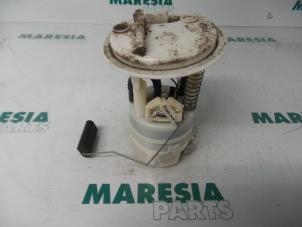 Usados Bomba eléctrica de combustible Peugeot 1007 (KM) 1.4 Precio € 25,00 Norma de margen ofrecido por Maresia Parts