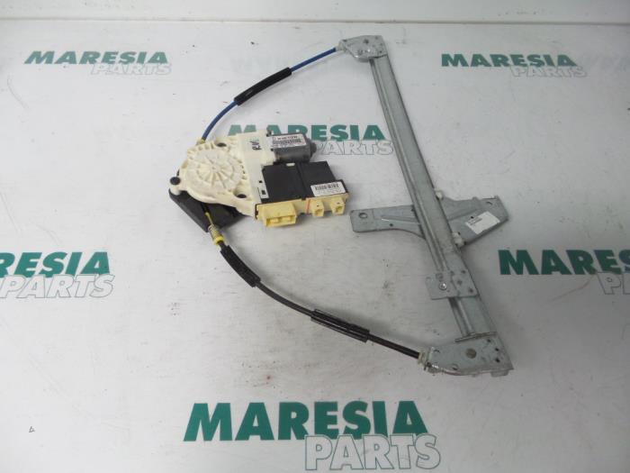 Window mechanism 4-door, front right from a Peugeot 307 SW (3H) 2.0 16V 2005