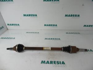 Used Front drive shaft, right Peugeot 1007 (KM) 1.6 GTI,Gentry 16V Price € 50,00 Margin scheme offered by Maresia Parts
