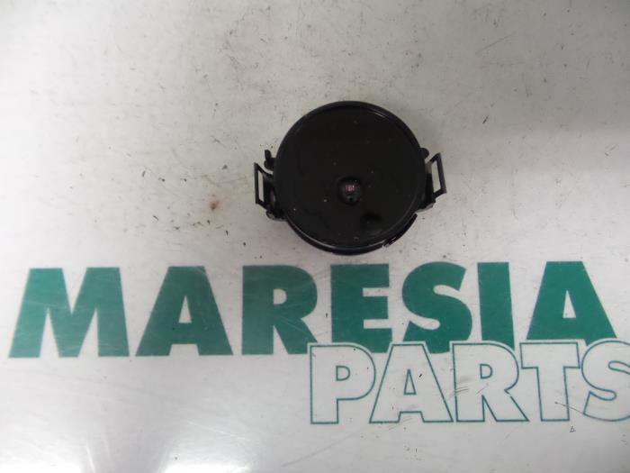 Begagnade Regnsensor Renault Scénic III (JZ) 1.4 16V TCe 130 Pris € 15,00 Marginaltabell erbjuds av Maresia Parts