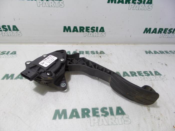 Begagnade Gaspedalsensor Renault Master III (FV) 2.3 dCi 100 16V FWD Pris € 60,50 Inklusive moms erbjuds av Maresia Parts