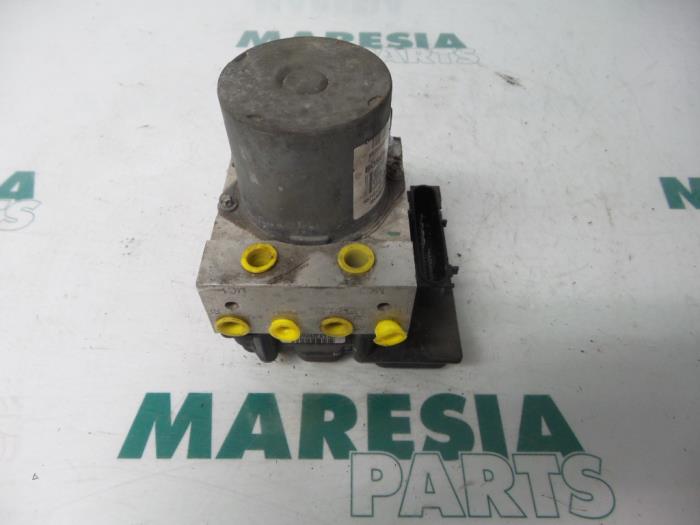 Usagé Bloc ABS Fiat Grande Punto (199) 1.9 Multijet Prix € 147,00 Règlement à la marge proposé par Maresia Parts