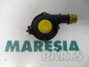 Used Water pump Renault Scénic III (JZ) 1.4 16V TCe 130 Price € 25,00 Margin scheme offered by Maresia Parts
