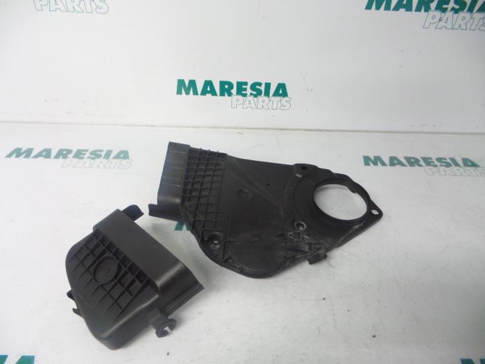 Usagé Couvercle de distribution Peugeot 206 (2A/C/H/J/S) 1.4 XR,XS,XT,Gentry Prix € 20,00 Règlement à la marge proposé par Maresia Parts