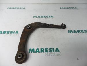 Used Front lower wishbone, right Peugeot 206 CC (2D) 1.6 16V Price € 25,00 Margin scheme offered by Maresia Parts