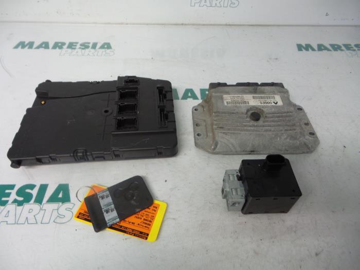 Used Engine management computer Renault Scénic II (JM) 1.6 16V Price € 324,99 Margin scheme offered by Maresia Parts