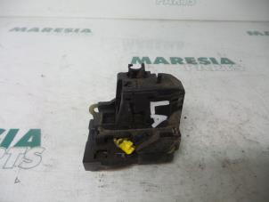 Used Rear door lock mechanism 4-door, left Renault Scénic I (JA) 1.6 16V Price € 20,00 Margin scheme offered by Maresia Parts