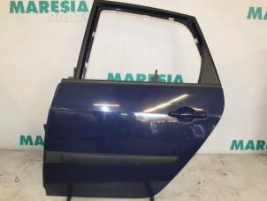 Używane Drzwi lewe tylne wersja 4-drzwiowa Renault Scénic II (JM) 1.6 16V Cena € 69,99 Procedura marży oferowane przez Maresia Parts
