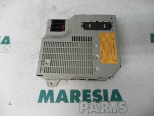 Używane Radio Renault Espace (JE) 2.0i 16V Cena € 50,00 Procedura marży oferowane przez Maresia Parts